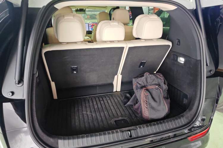 Used Li Auto MEGA 2025 Home Family Special Edition
