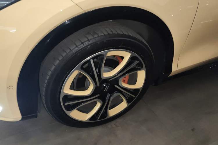 Used IM LS7 2023 90 kWh Elite Rear-Drive Version
