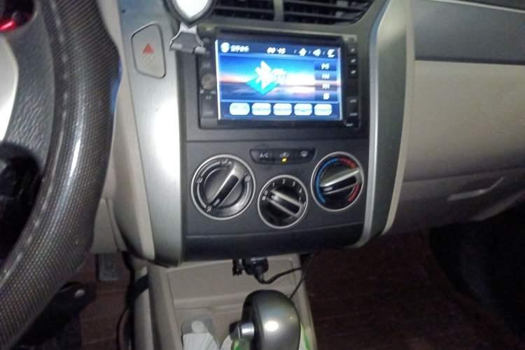 Used Venucia R50 2015 1.6L Automatic Luxury Edition
