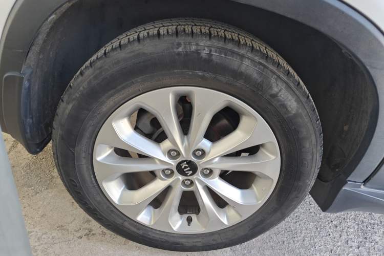 Used Kia Sorento 2013 2.4L 5-Seater Gasoline Luxury Version China IV Standard
