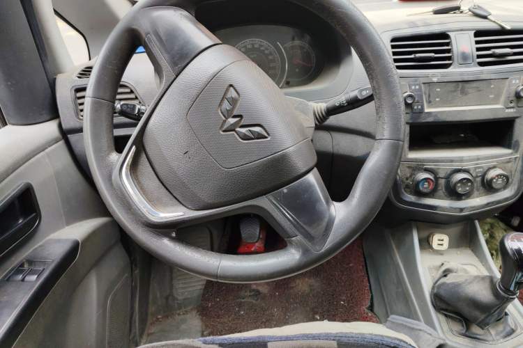 Used Wuling Zhengcheng 2015 1.5L Comfort L3C Steering Wheel