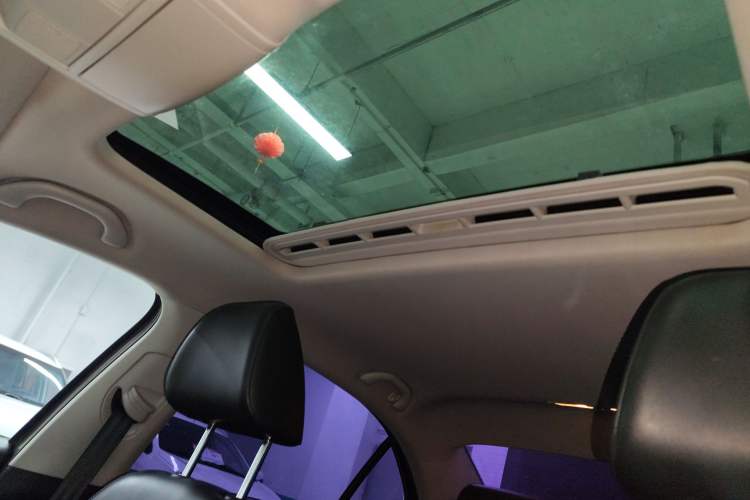 Used Volkswagen Sagitar 2014 Revised Version 1.4TSI Automatic Luxury Edition Headliner