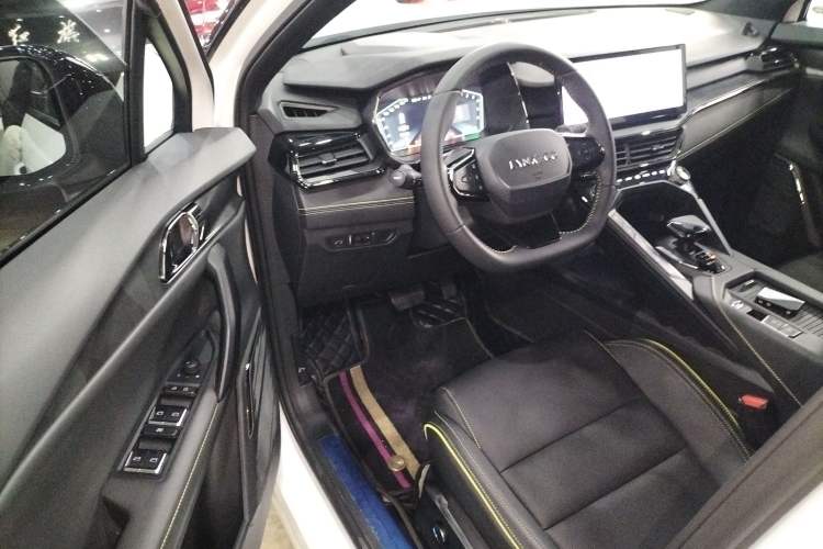 Used Lynk & Co 06 2023 Remix 1.5T Dynamic Halo Driver Seat