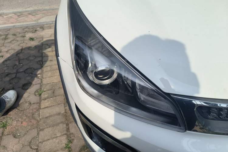 Used Kia KX Cross 2018 1.6L Automatic Dynamic Sunroof Version Right Front Headlight