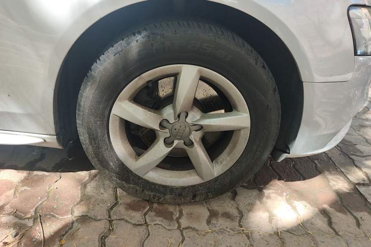 Used Audi A4L 2013 35 TFSI Automatic Comfort Model Right Front Wheel Hub