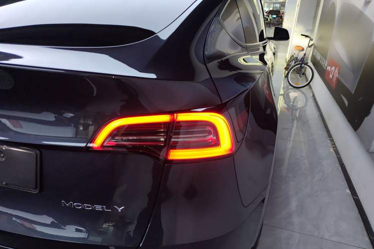 Used Tesla Model Y 2024 Rear-Wheel-Drive Version
