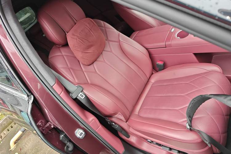 Used Hima AITO M8 2025 Extended-Range Ultra Version 53.4 kWh 5-Seater Edition Right Front Seat