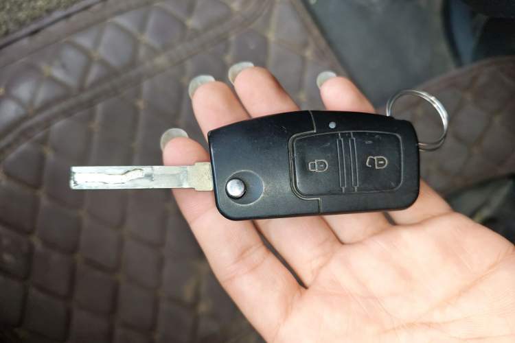 Used JMC Fushun 2022 2.0T Manual Multi-Function Passenger Vehicle Short Wheelbase Mid-Height Roof 6-Seater
