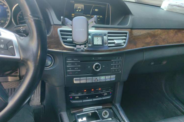 Used Mercedes-Benz E-Class 2015 Facelift E 200 L
