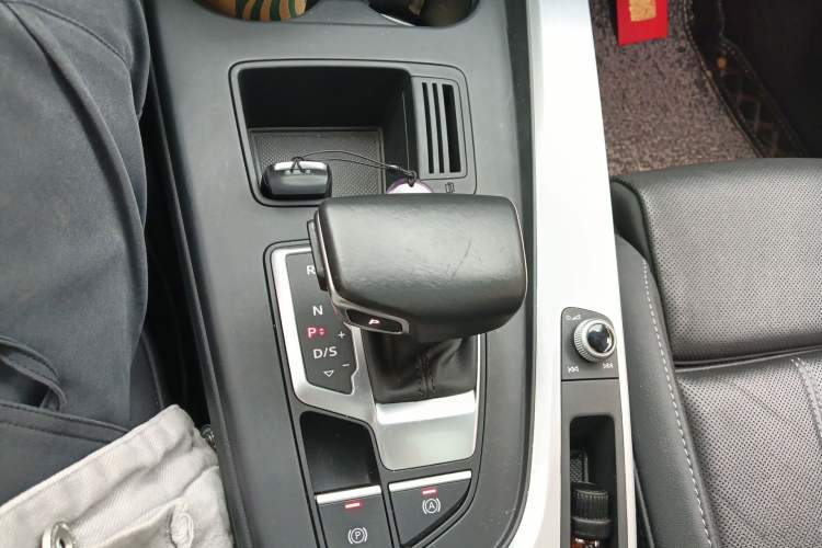 Used Audi A4L 2020 40 TFSI Fashion Dynamic Model Gear Lever