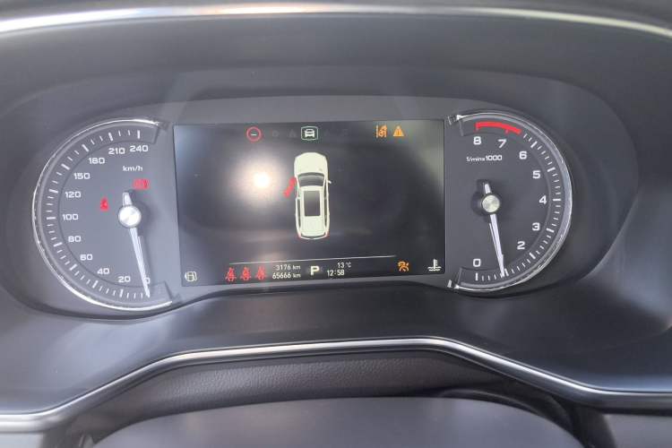 Used Roewe RX8 2018 30T Smart Connectivity Two-Wheel Drive Supreme Edition
