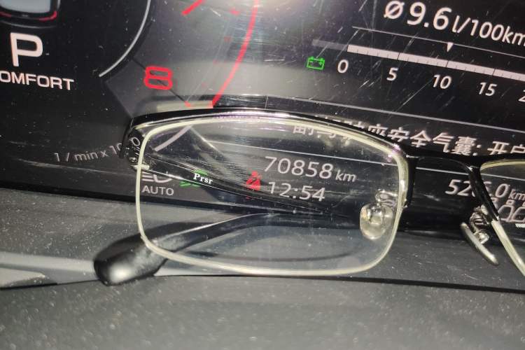 Used Audi A6L 2019 40 TFSI Luxury Dynamic Model Odometer Close Up