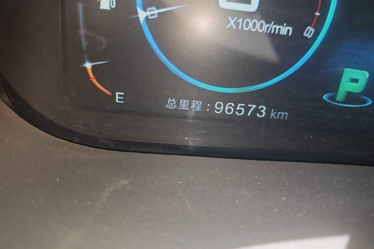 Used BYD Tang New Energy 2015 2.0T Four-Wheel-Drive Flagship Model Odometer Close Up