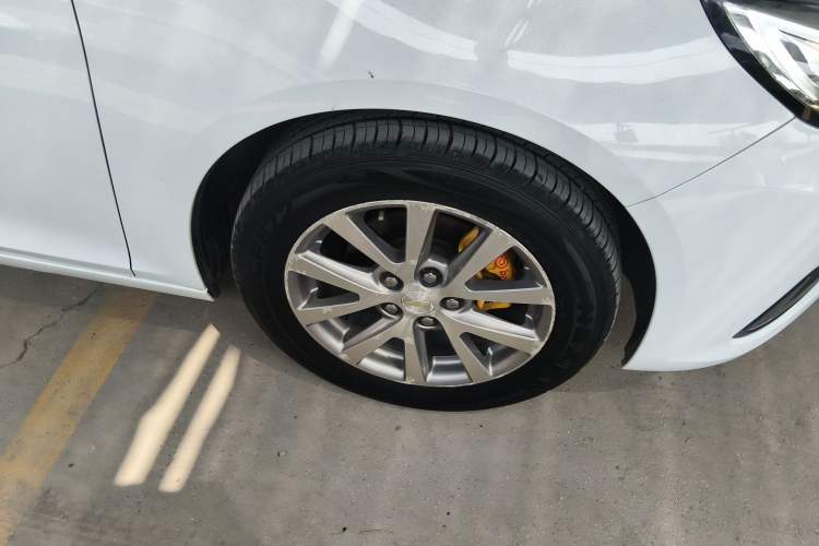 Used Chevrolet Malibu 2017 1.5T Automatic Luxury Edition Right Front Wheel Hub