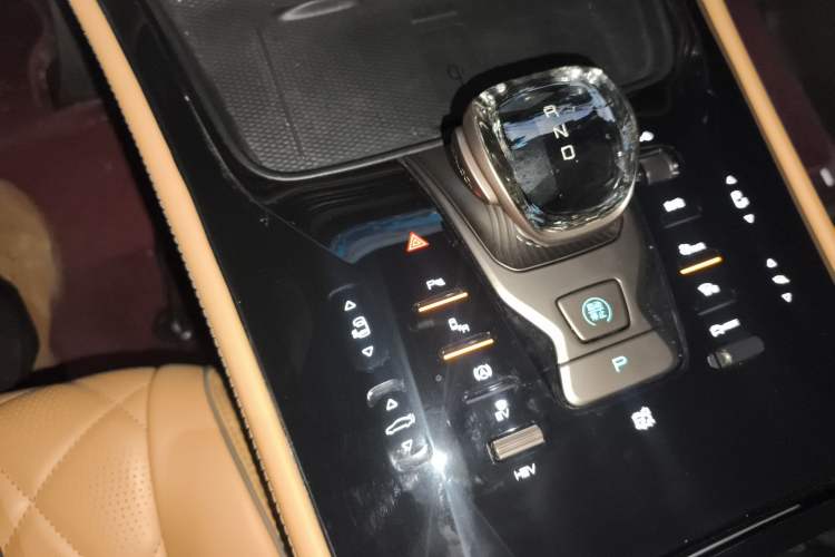 Used Denza D9 2023 DM-i 965 Luxury Model