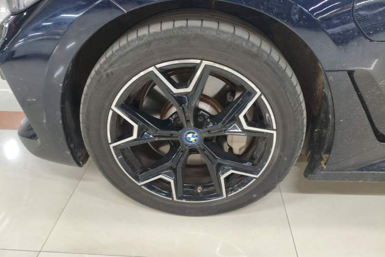 Used BMW i3 2023 eDrive 40 L Midnight Edition
