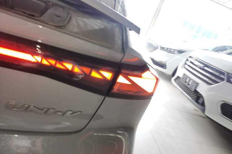 Used Changan UNI-V 2022 1.5T Smart Navigation Version