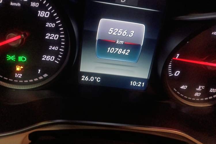 Used Mercedes-Benz GLC 2019 GLC 260 L 4MATIC Luxury Model Odometer Close Up