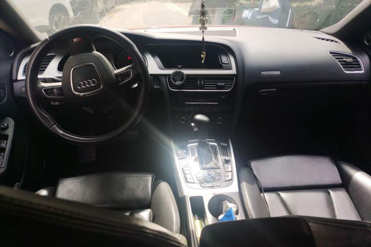 Used Audi S5 2010 S5 3.0T Sportback Center Console