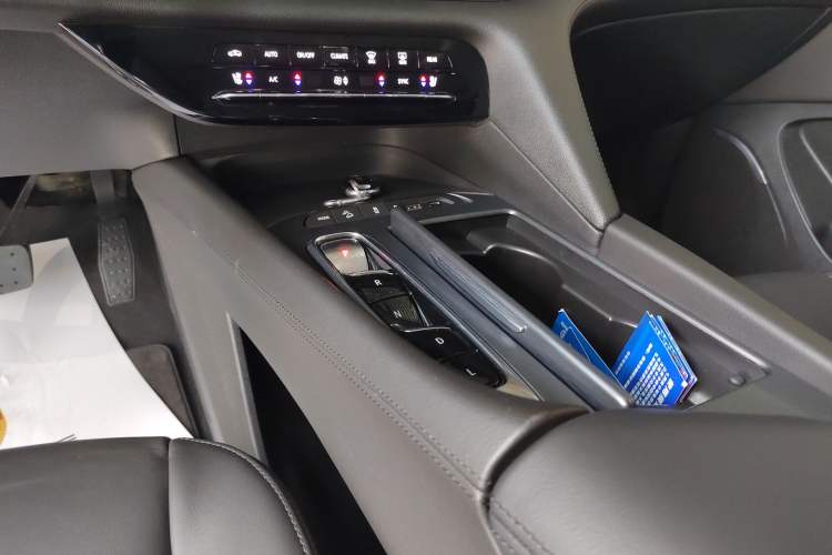 Used Buick Enclave 2020 28T Four-Wheel Drive Prestige Version Gear Lever