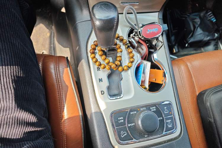 Used Jeep Grand Cherokee 2011 3.6L Flagship Edition