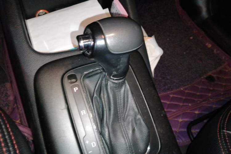 Used Kia K3 2013 1.6L Automatic GLS Gear Lever