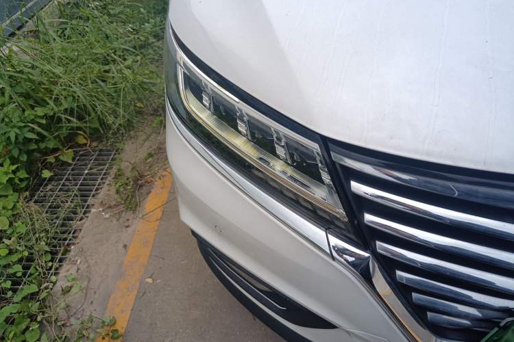 Used Roewe RX5 New Energy 2017 eRX5 50T Hybrid Connected Prestige Flagship Edition Right Front Headlight