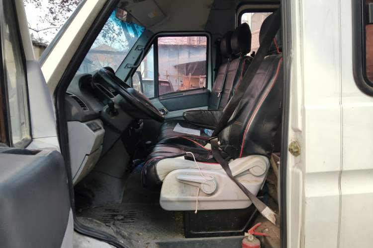 Used Iveco Power Daily 2017 2.5T Deluxe A37 High-Roof 6-7 Seater Bus 47Z5