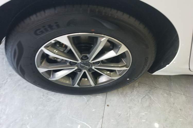 Used BYD Destroyer 05 2024 HONOR Edition DM-i 55KM Luxury Model Right Rear Wheel Hub