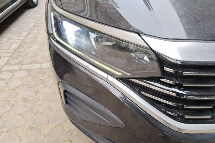 Used Volkswagen Passat 2022 280TSI Business Edition Right Front Headlight