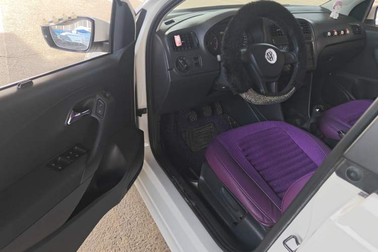 Used Volkswagen Polo 2016 1.4L Manual Fashion Model Driver Seat