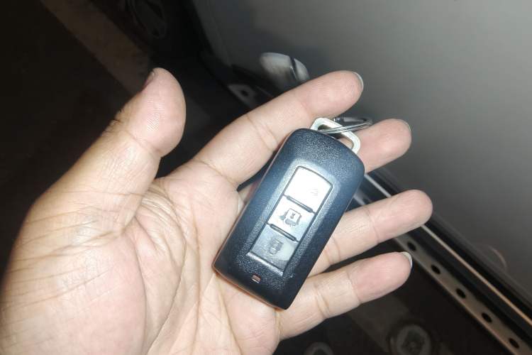 Used Mitsubishi Outlander 2016 2.4L 4x4 Luxury Edition 7-Seater