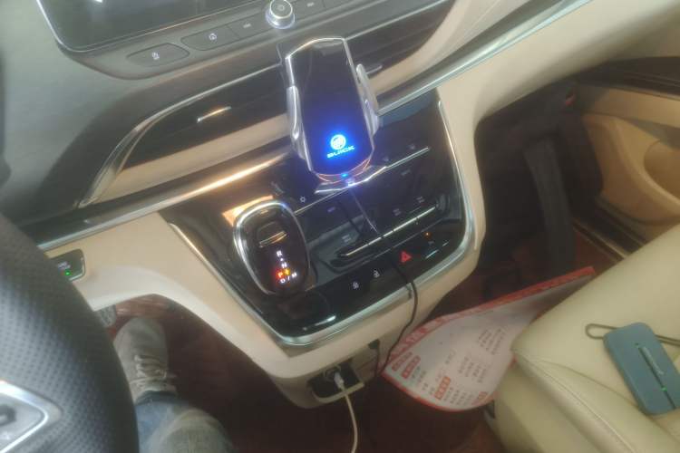 Used Buick GL8 2023 Facelifted Land Cruiser Executive Luxury Version