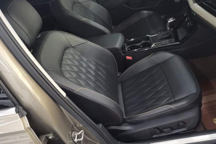 Used Volkswagen Passat 2019 330TSI Luxury Edition China VI Standard