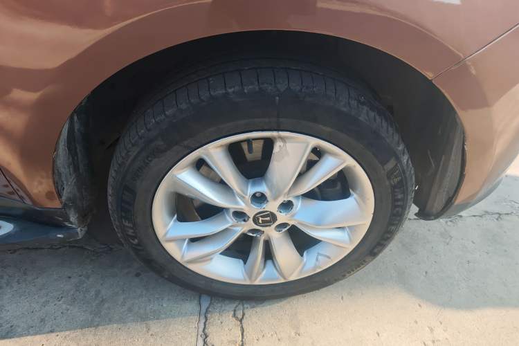 Used Luxgen Great 7 SUV 2011 2.2T Four-Wheel Drive ZhiZun Version
