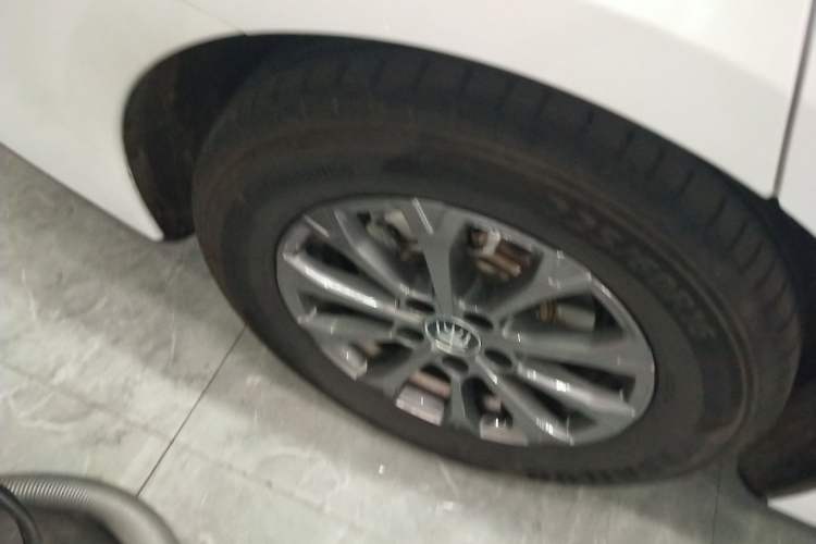 Used BYD Qin L 2025 DM-i Smart Drive 80KM Leading Model Right Rear Wheel Hub