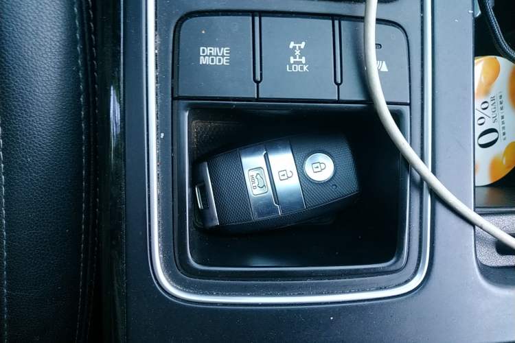 Used Kia Sorento 2015 Sorento L 2.4L Gasoline 4WD Elite Edition 7 Seats China IV Standard