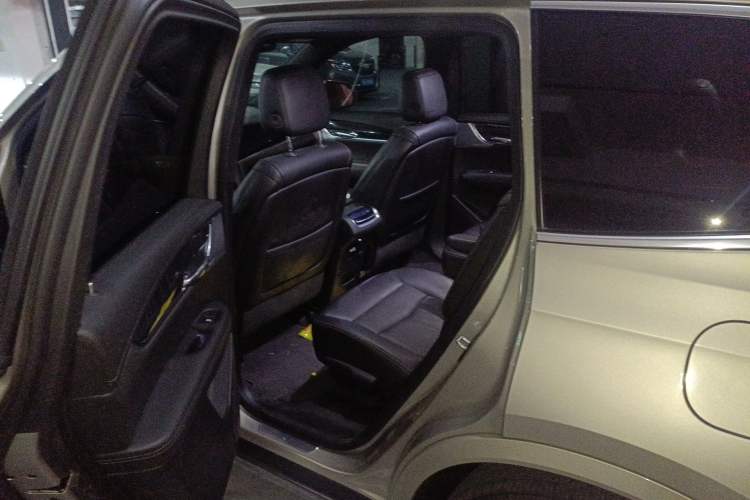 Used Cadillac XT6 2022 2.0T Six-Seater Four-Wheel Drive Luxury Version Left Rear Seat