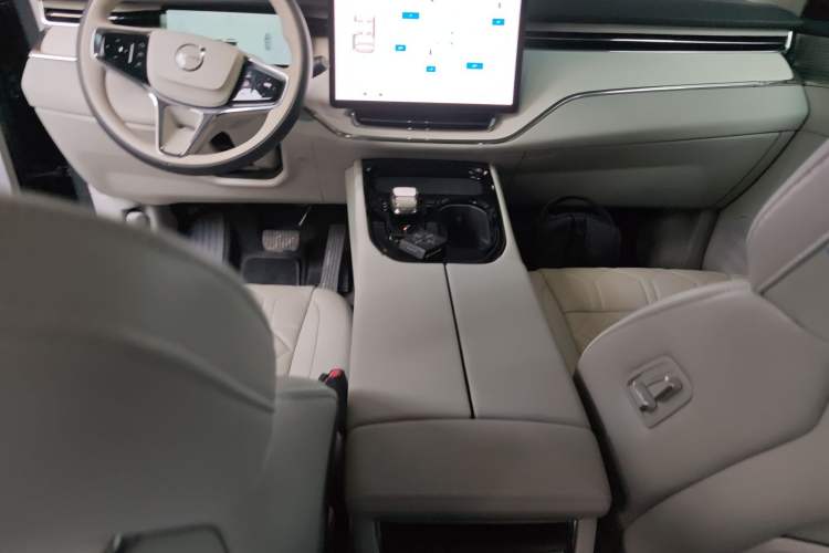 Used Volvo EM90 2025 Ultra Six-Seater