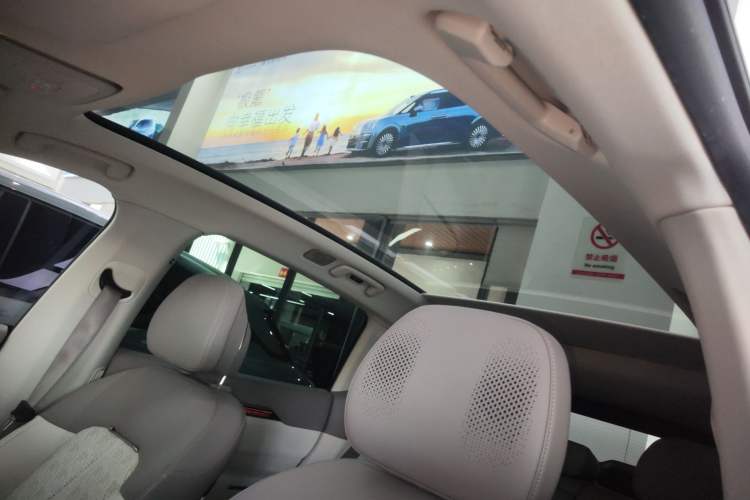 Used Zeekr 7X 2025 100kWh Long-Range All-Wheel Drive Intelligent Driving Version Headliner