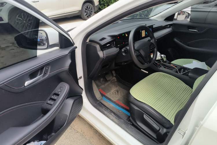 Used Roewe i5 2023 1.5L CVT Luxury Edition Driver Seat