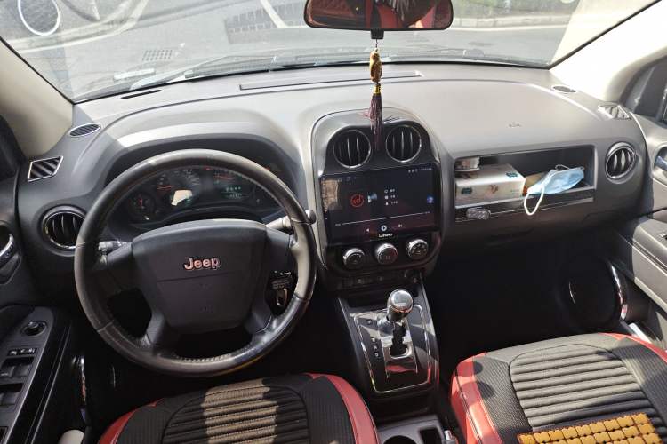 Used Jeep Compass 2010 2.4L four-wheel drive sport version
