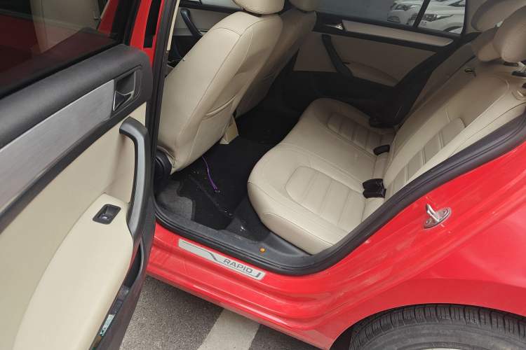 Used Skoda Rapid Spaceback 2014 1.6L Automatic Enjoyment Edition