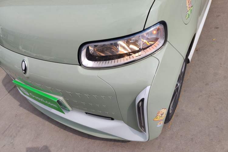 Used ORA White Cat 2022 Xiaoyue Mao Edition 360 km Luxury Model Lithium NMC
