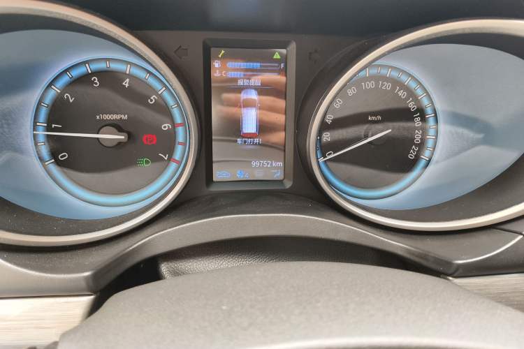 Used Cowin V3 2016 1.5L Manual SmartConnect II Navigation Version Odometer Close Up