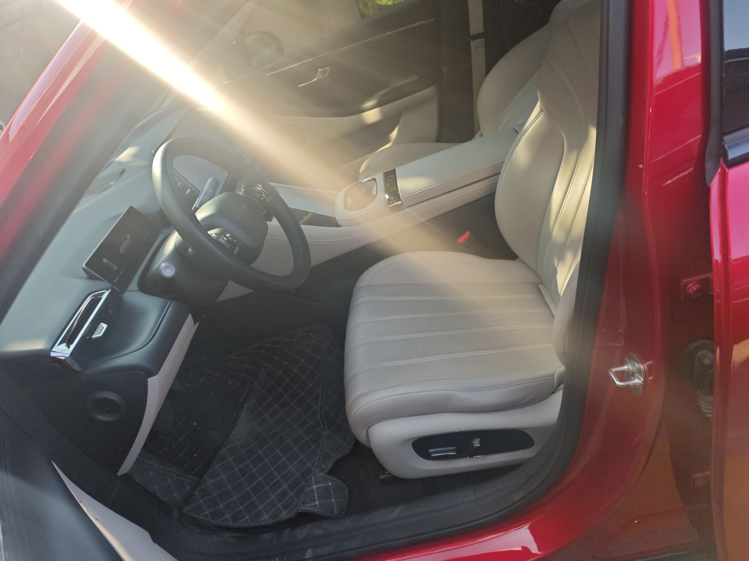 المقاعد الأمامية داخل السيارة