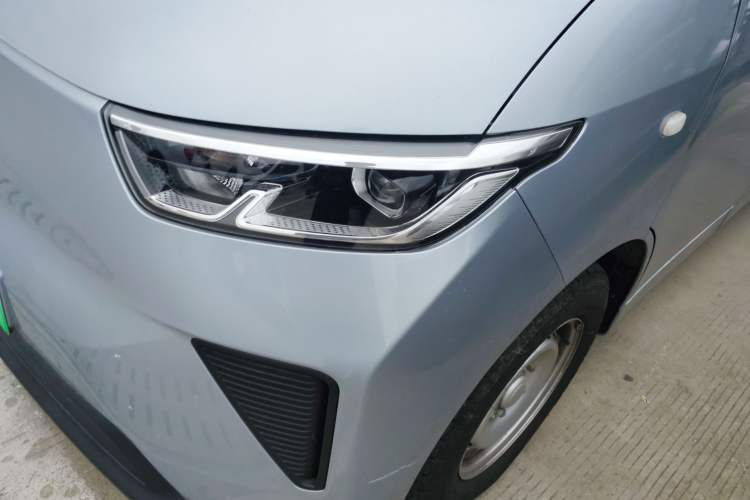 Used Wuling Yangguang 2024 300KM Comfort Version Passenger Van 75kW Left Front Headlight