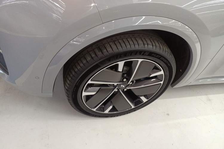 Used Li Auto L9 2025 Ultra Smart Refreshed Edition Left Front Wheel Hub