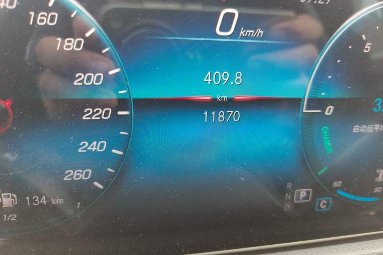 Used Mercedes-Benz GLB 2022 GLB 220 Fashion Model Odometer Close Up