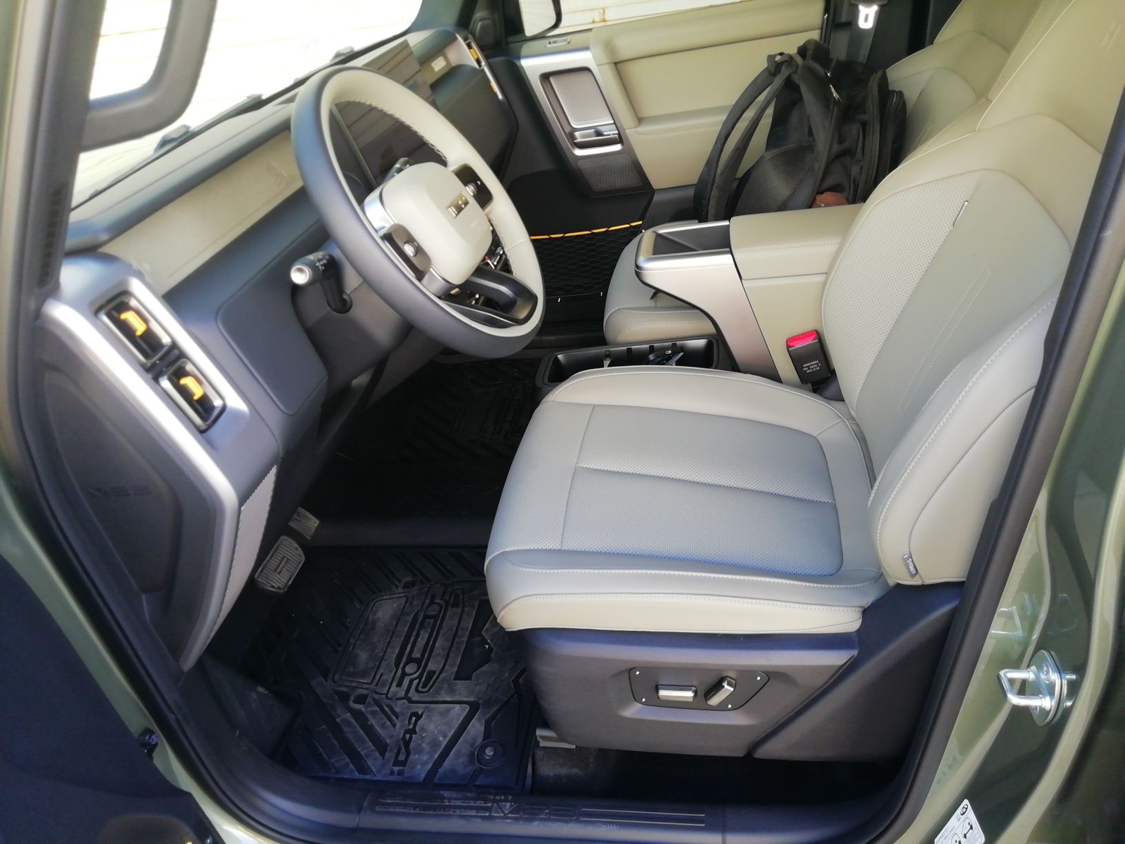 Переднее сиденье в автомобиле